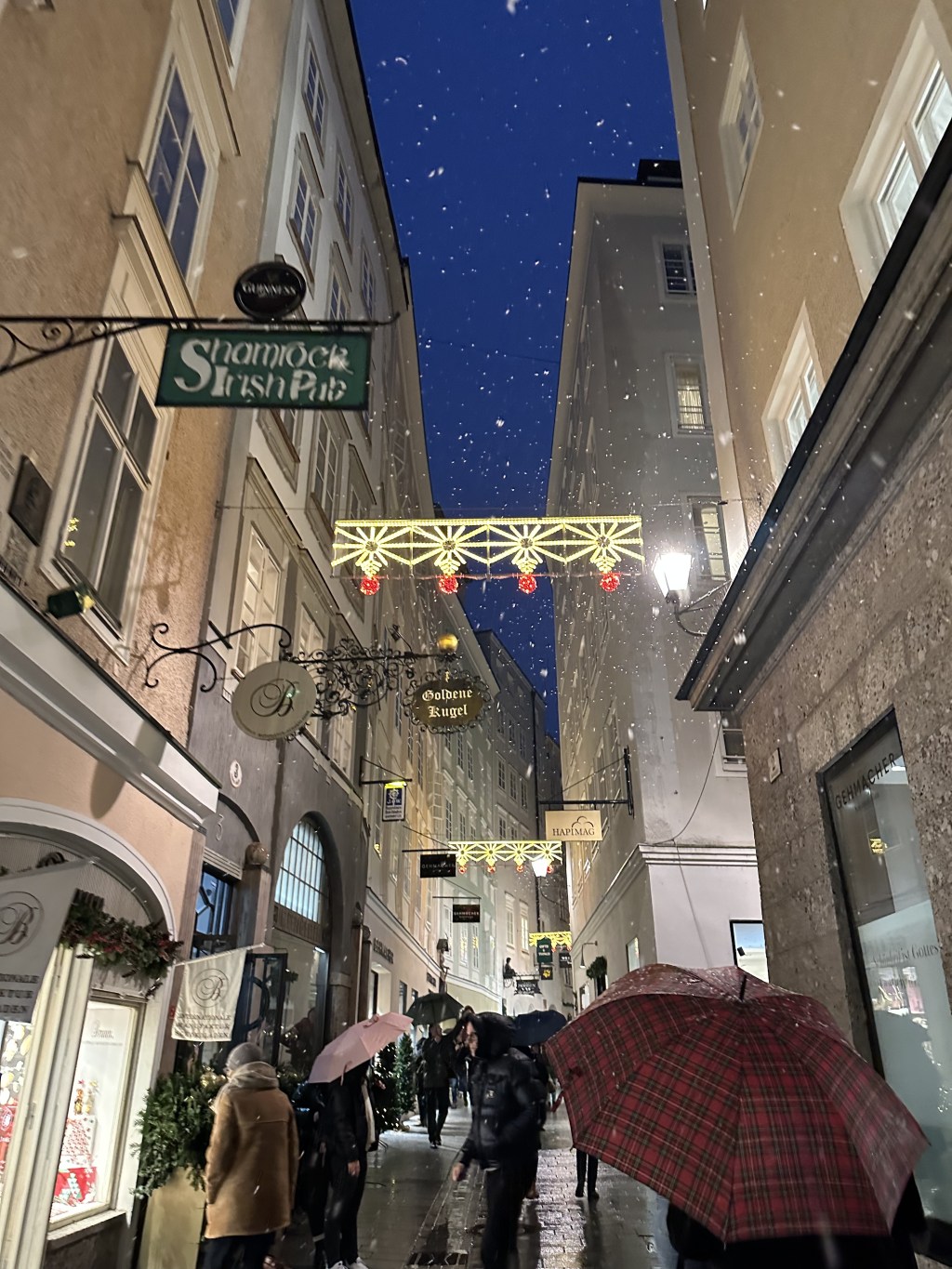 Entering the Holidays: How to stay present amongst the plans and&nbsp;chaos